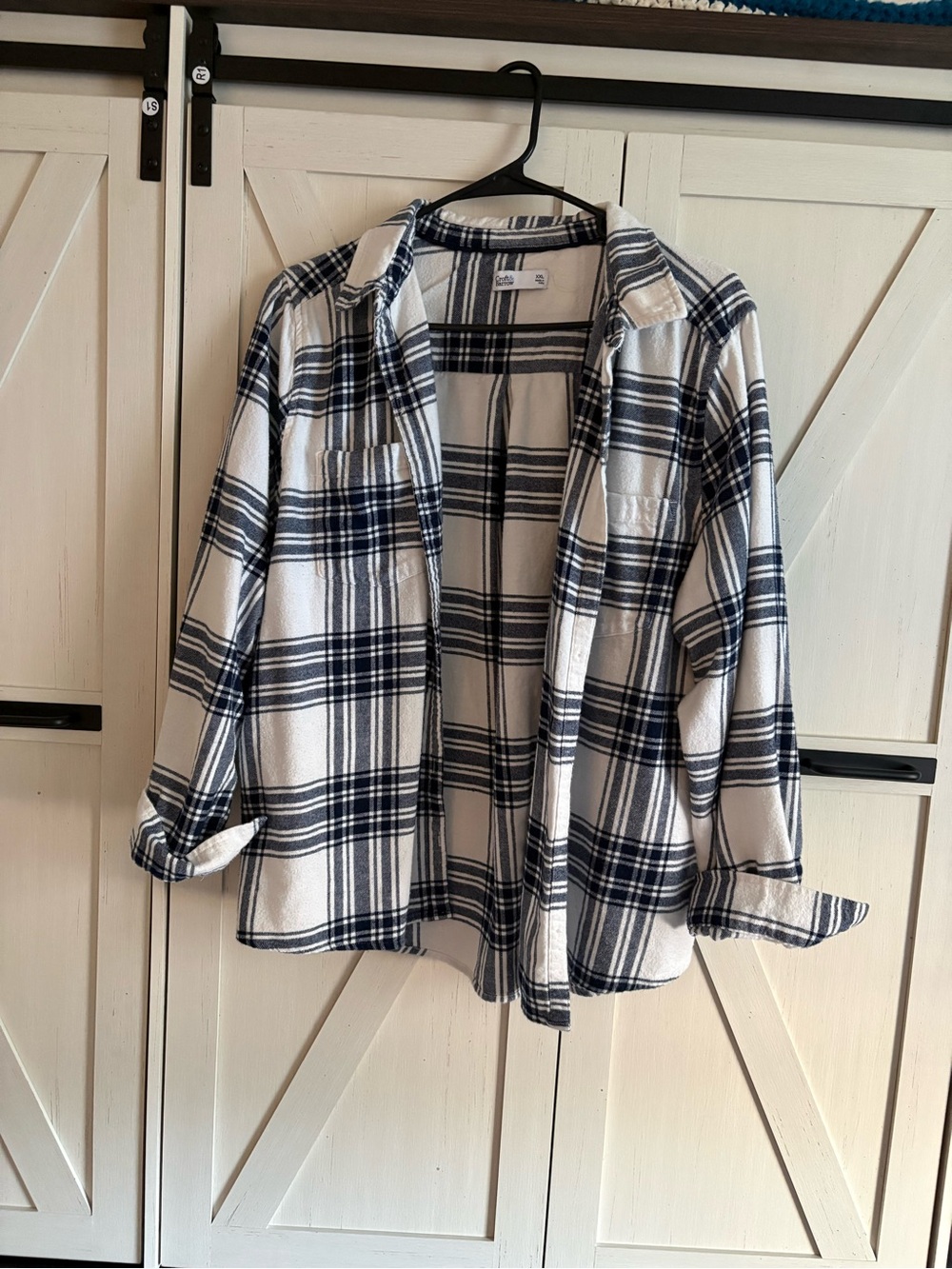 croft & Barrow White and Navy Plaid Button Up